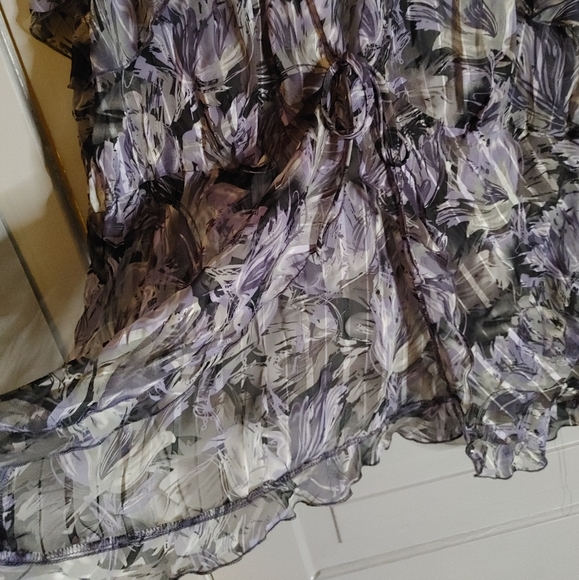 2/$30 Reitmans Pleated Look Sheer blouse - Picture 4 of 8